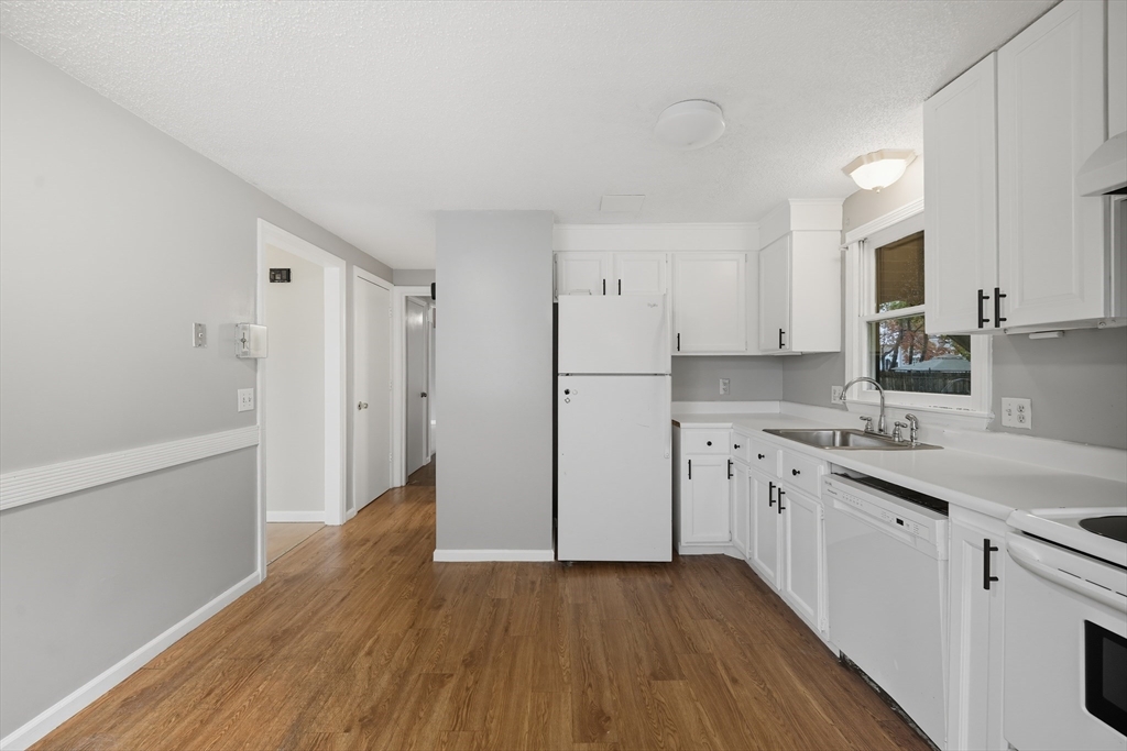 27-29 Allison Lane Springfield, MA 01129 - Photo 32 of 38