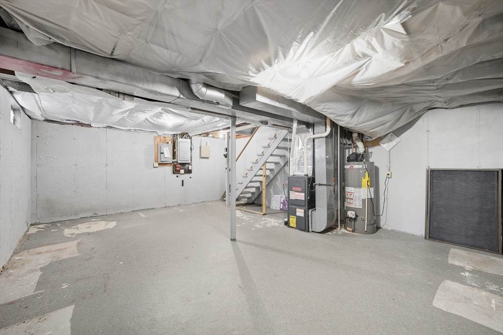 27-29 Allison Lane Springfield, MA 01129 - Photo 33 of 38