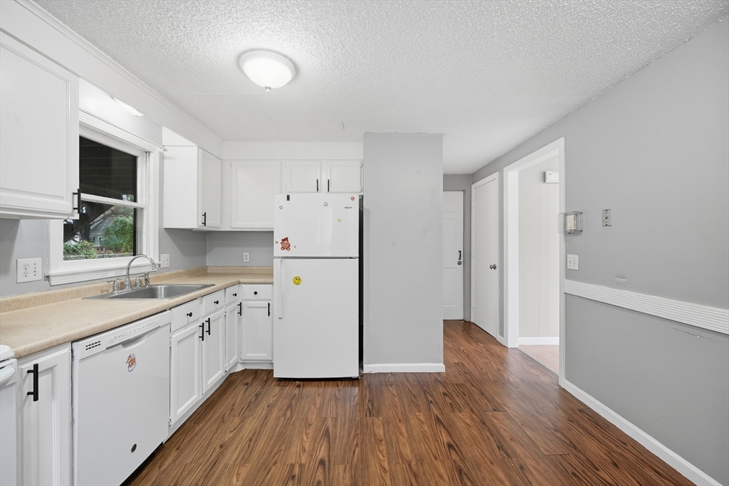 27-29 Allison Lane Springfield, MA 01129 - Photo 5 of 38