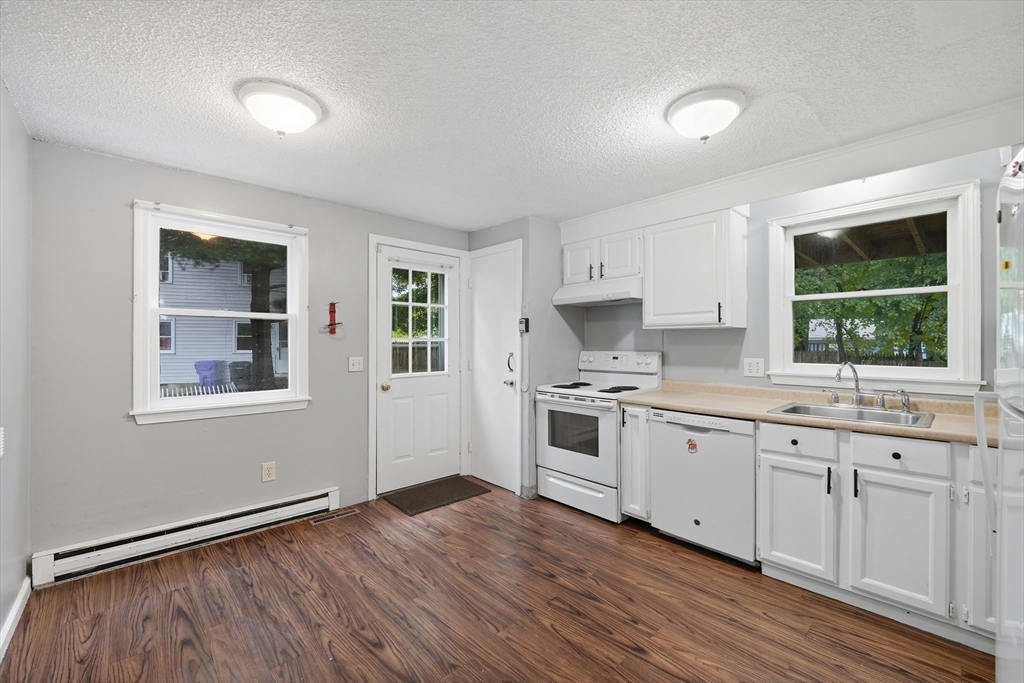 27-29 Allison Lane Springfield, MA 01129 - Photo 6 of 38