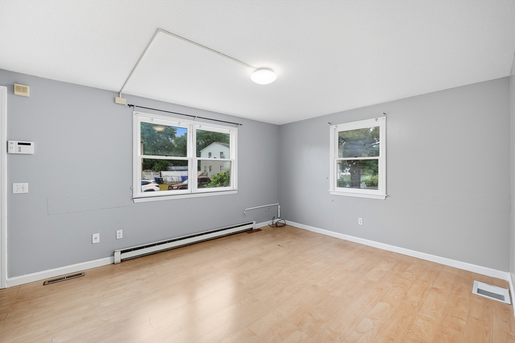 27-29 Allison Lane Springfield, MA 01129 - Photo 7 of 38