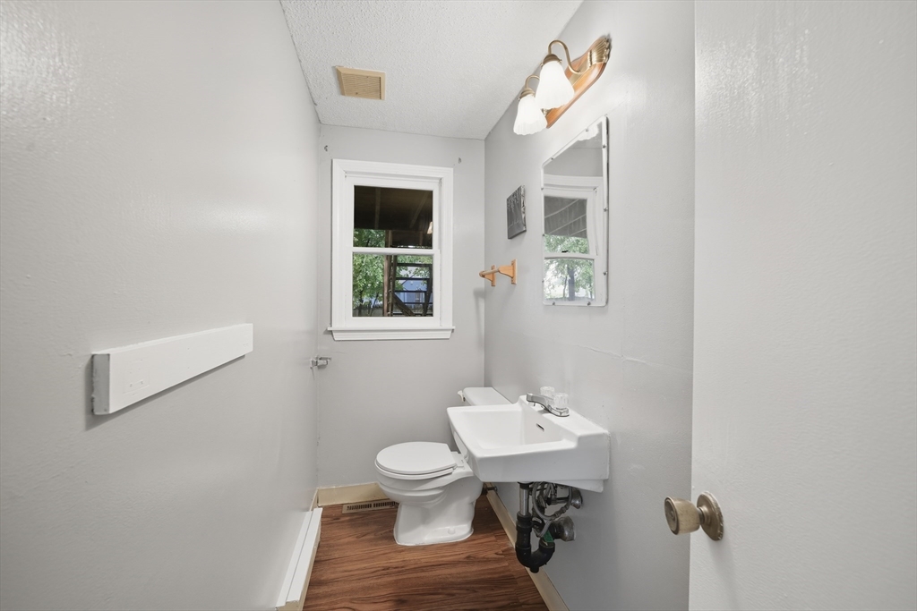 27-29 Allison Lane Springfield, MA 01129 - Photo 10 of 38