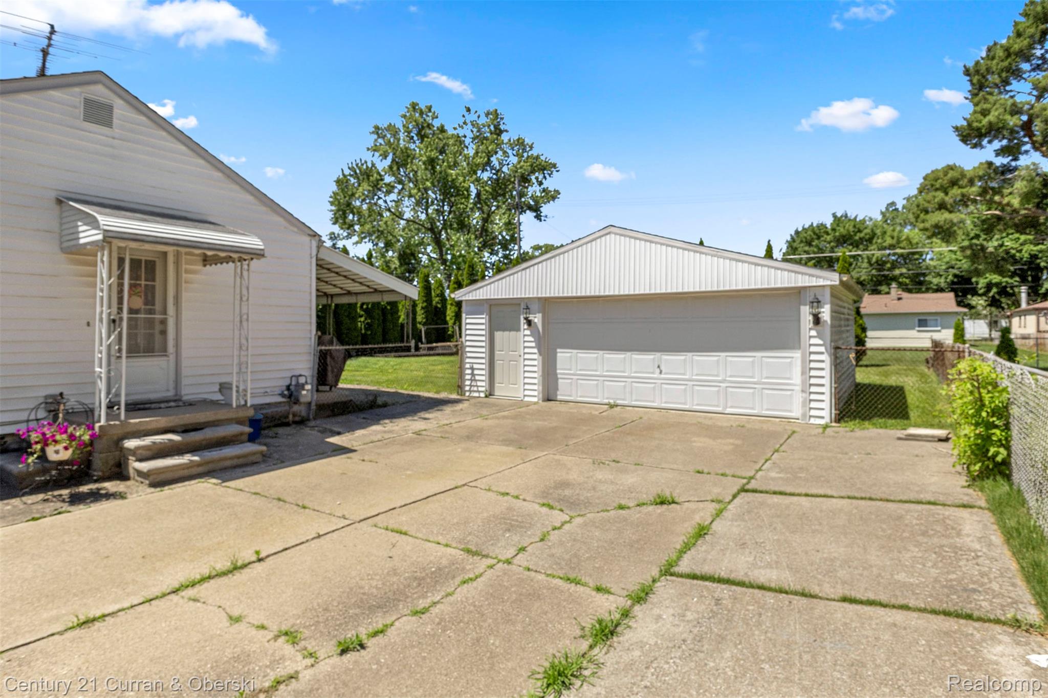 6141 North Gulley Road Dearborn Heights, MI 48127 - Photo 15 of 31 2.5 car garage