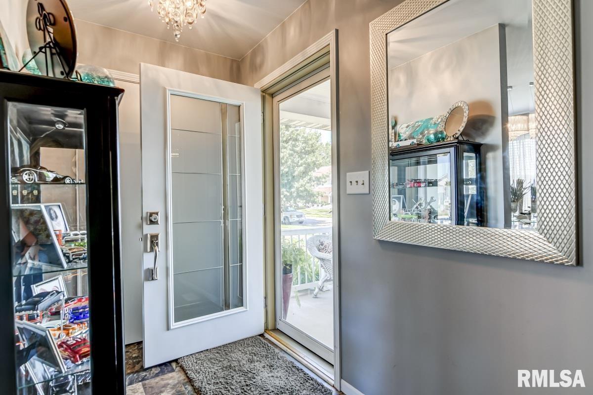 417 North 13th Street Springfield, IL 62702 - Photo 4 of 27