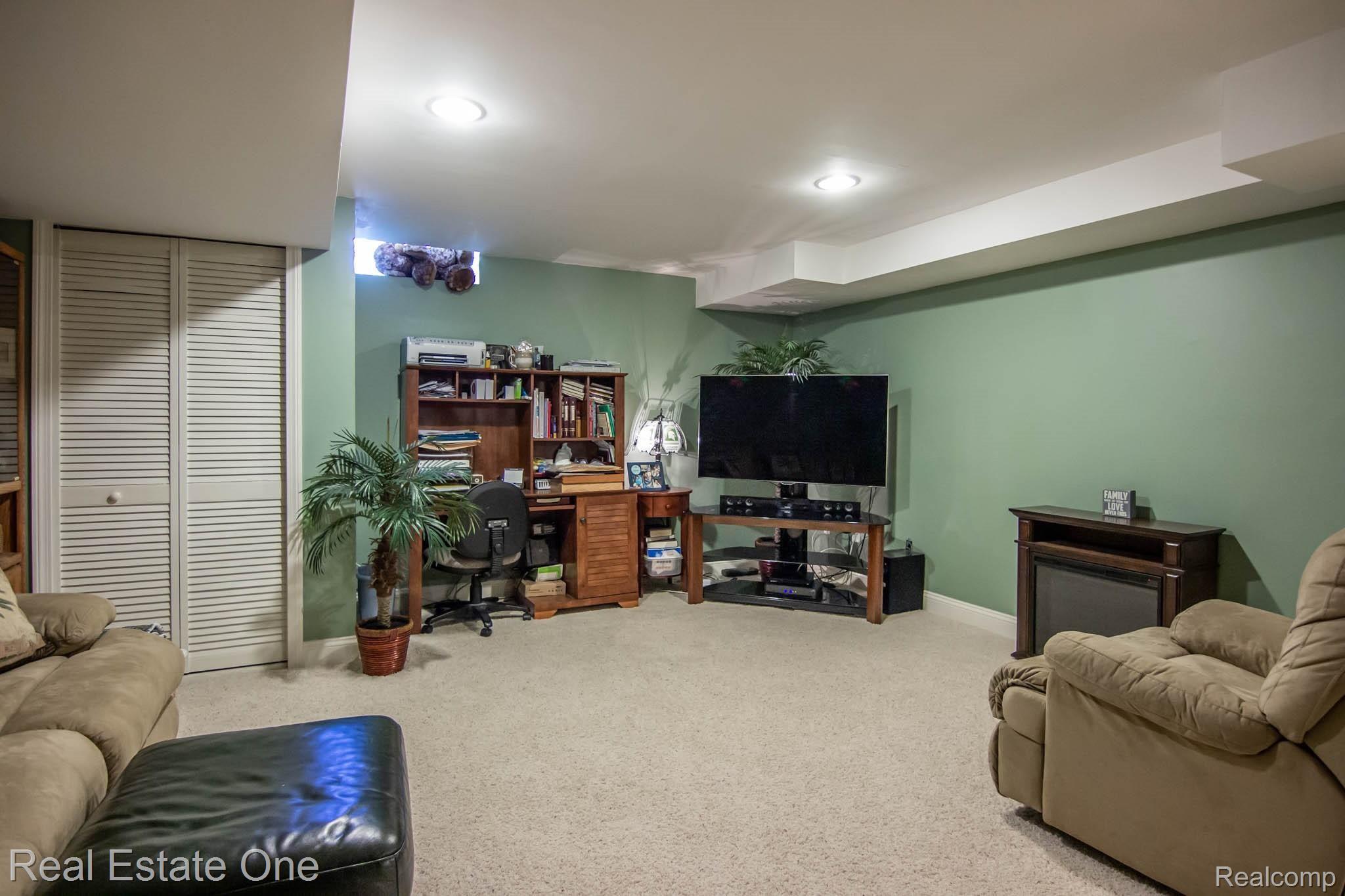 1127 Bloomer Road Rochester, MI 48307 - Photo 17 of 28 016_Basement_1127Bloomer.jpg
