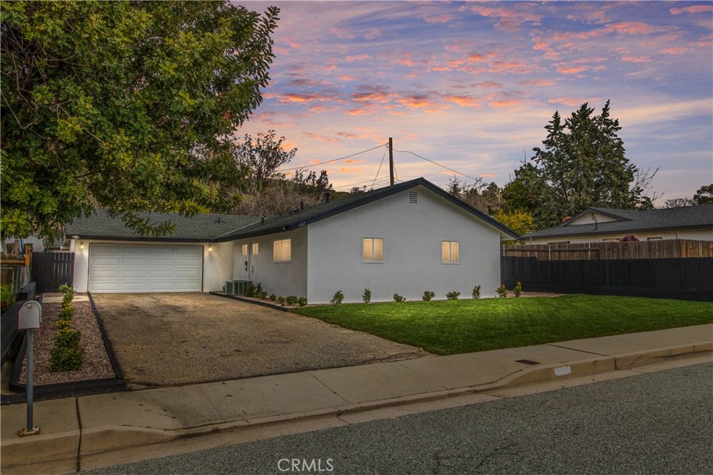 487 Pendleton Road Banning, CA 92220 - Photo 1 of 1 Twilight lighting