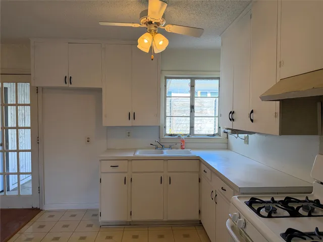 $425,000 | 7103 Ryan Drive, Austin, TX 78757