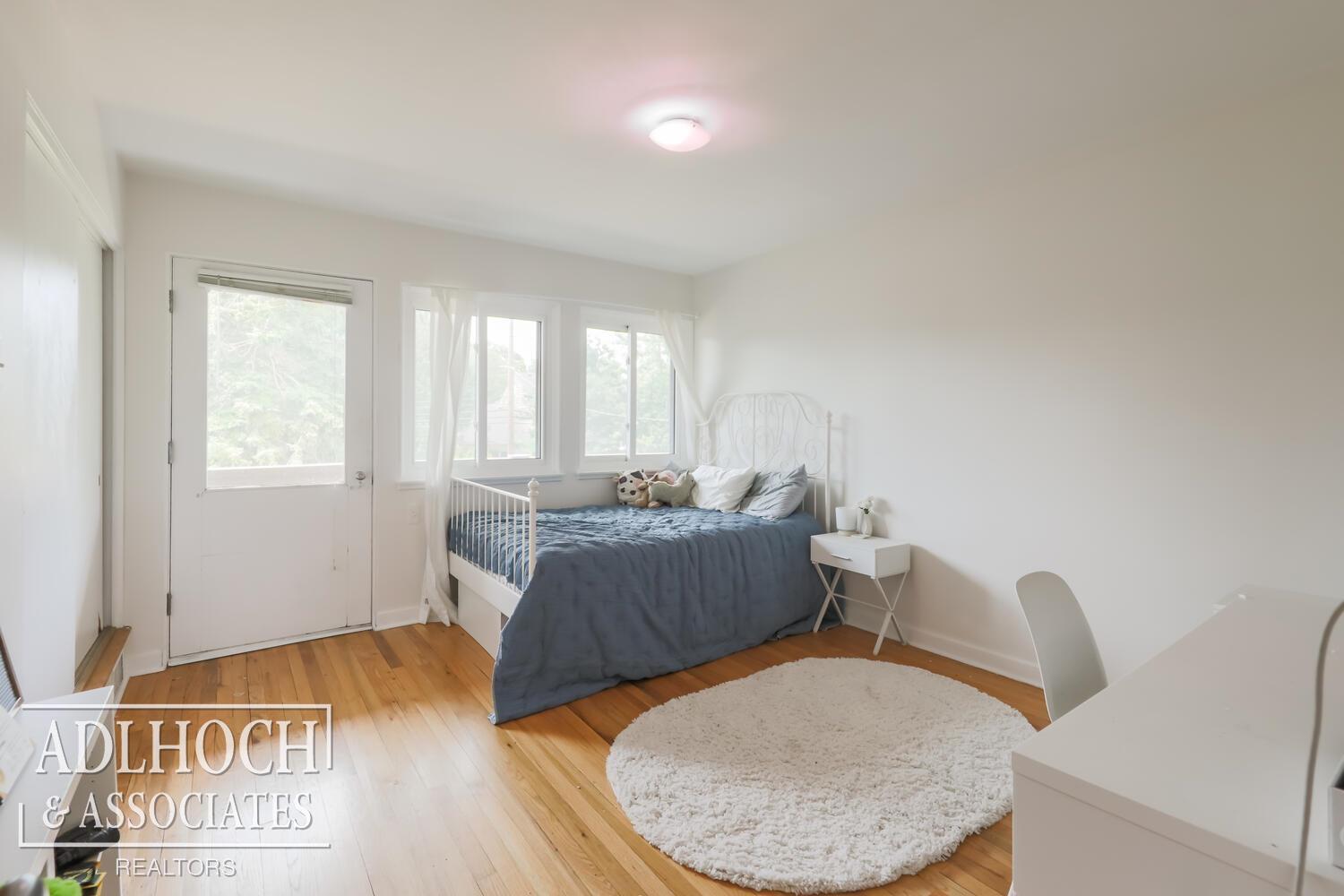 681 Roslyn Road Grosse Pointe Woods, MI 48236 - Photo 23 of 32