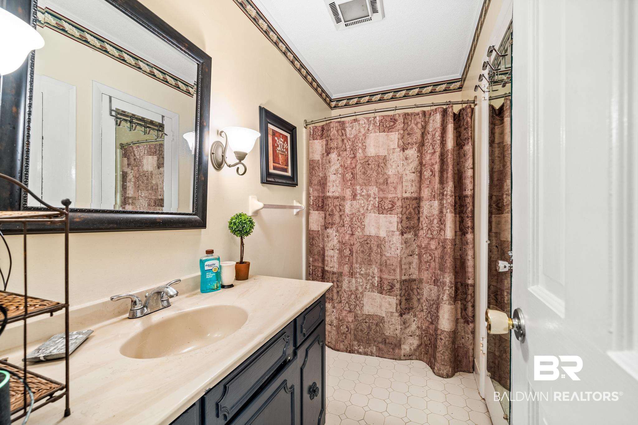 853 Hancock Road Fairhope, AL 36532 - Photo 24 of 29 Guest Bathroom