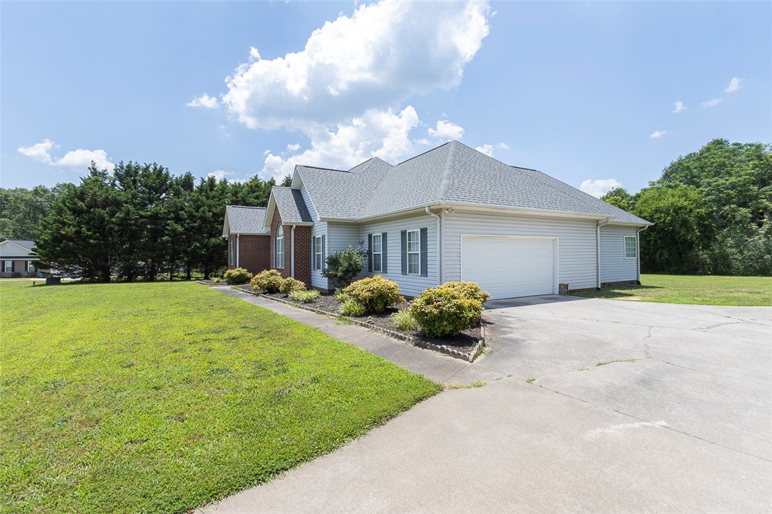 310 Smithfield Drive Anderson, SC 29621 - Photo 4 of 48