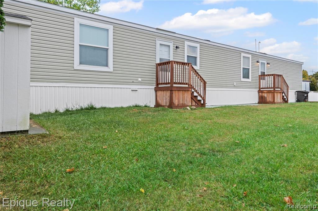 83 Elm Highland, MI 48357 - Photo 2 of 27