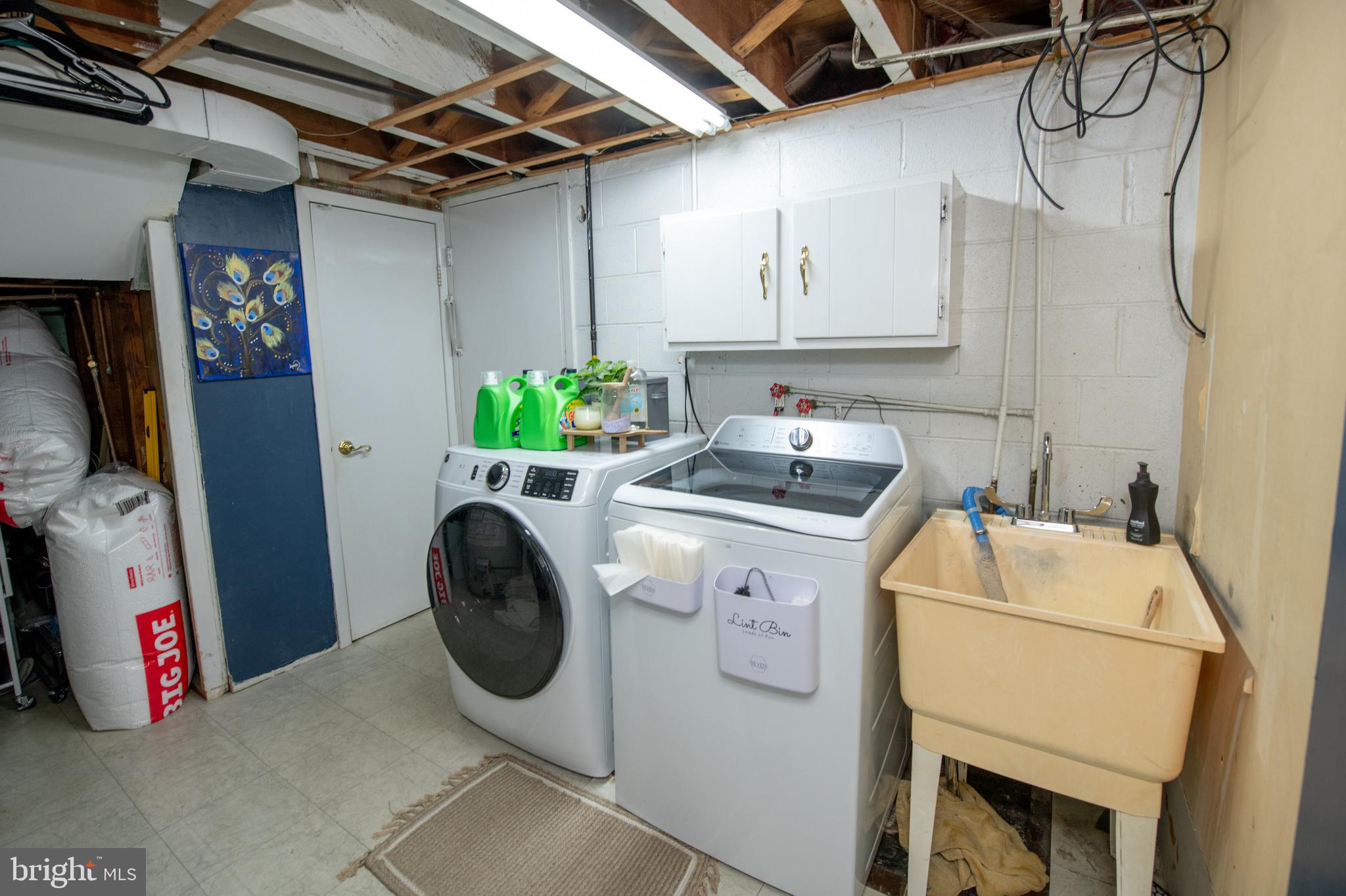 3141 Belgreen Road Philadelphia, PA 19154 - Photo 47 of 51 a utility room with dryer and washer