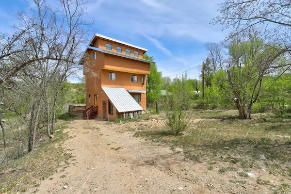 $369,000 | 272 Highway 75, Dixon, NM 87527