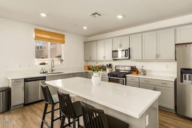 $794,995 | 354 Autumn Path Lane, Santa Paula, CA 93060