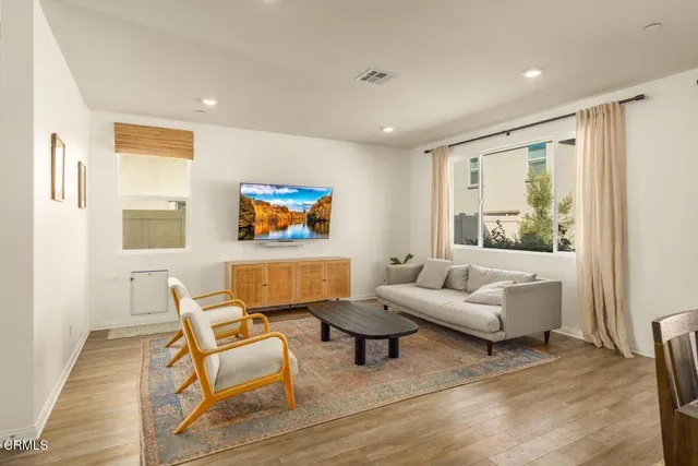 $794,995 | 354 Autumn Path Lane, Santa Paula, CA 93060