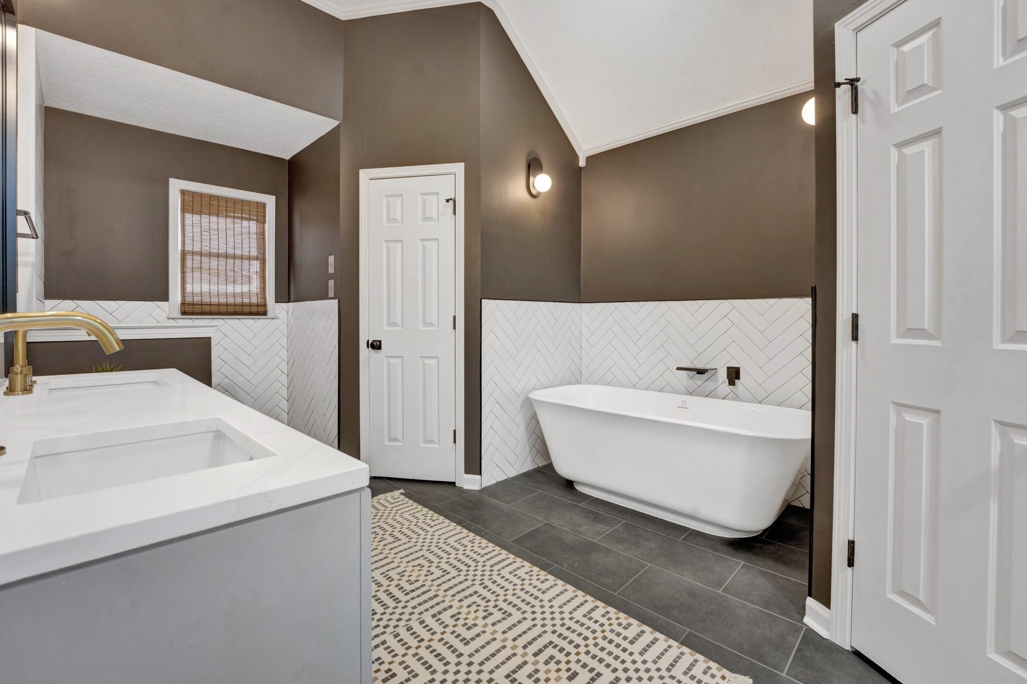 5379 Bentley Place Memphis, TN 38120 - Photo 14 of 25 a bathroom with a bathtub sink and toilet