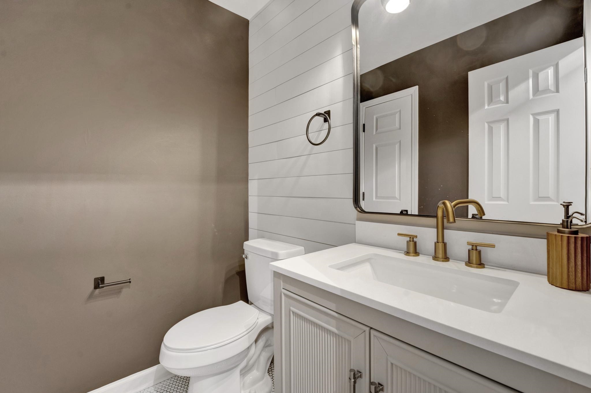 5379 Bentley Place Memphis, TN 38120 - Photo 20 of 25 a bathroom with a toilet a sink and mirror