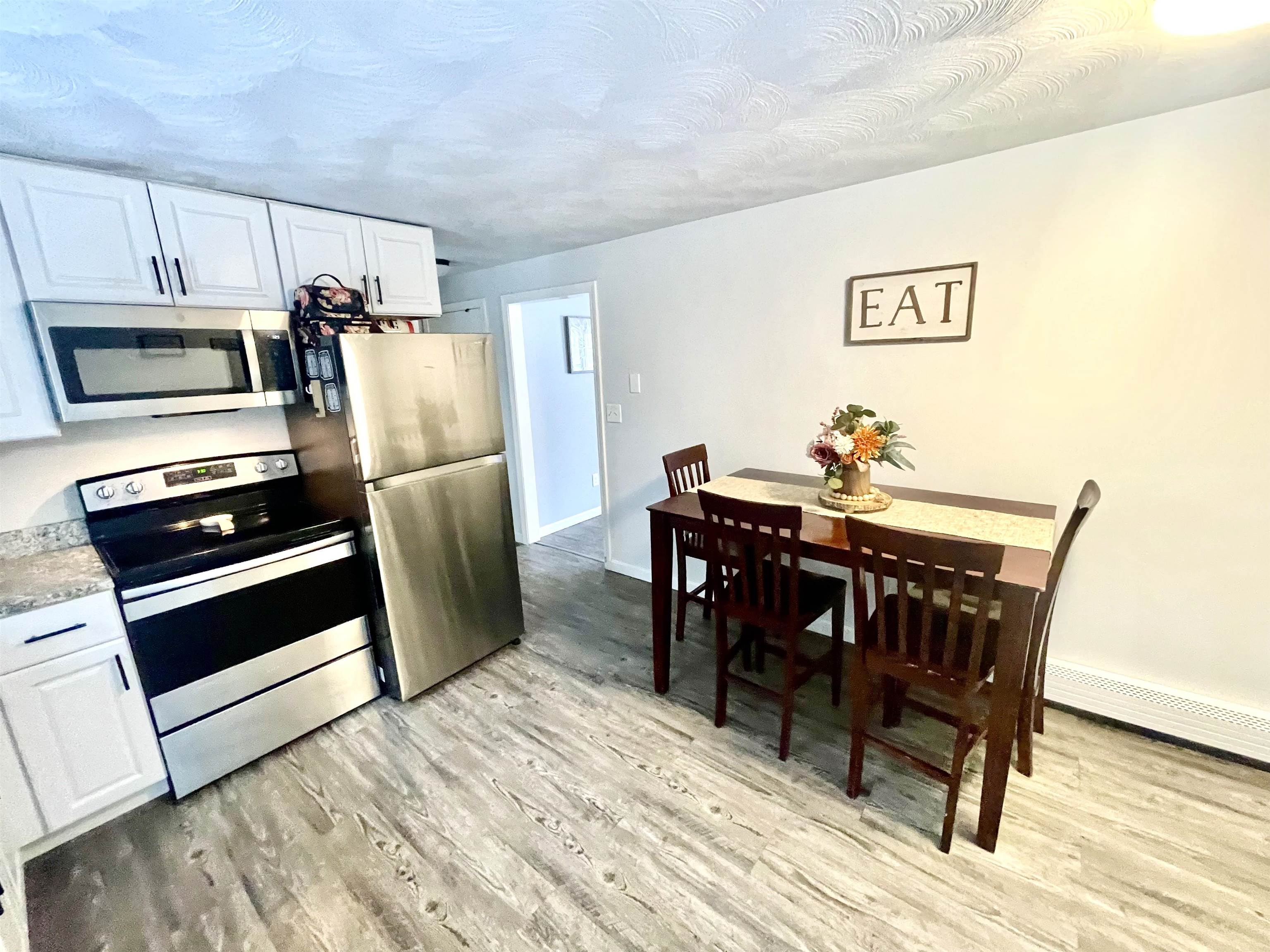 79 Rockingham Road Derry, NH 03038 - Photo 5 of 40