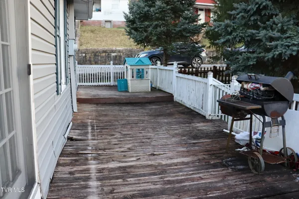 $114,900 | 127 Brown Street, Appalachia, VA 24216