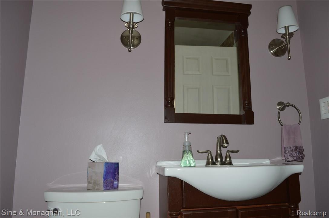 9443 Nook Road Algonac, MI 48001 - Photo 21 of 38 032.JPG