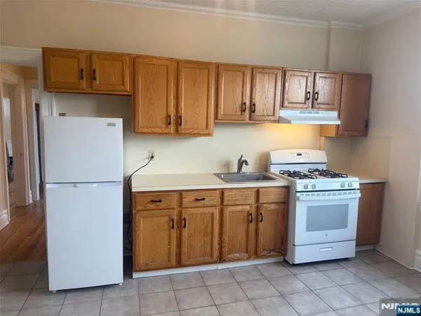 $1,950 | 241-245 Kearny Avenue, Unit 6, Kearny, NJ 07032