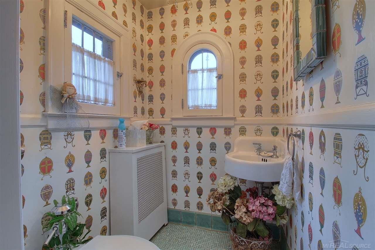 1068 Devonshire Road Grosse Pointe, MI 48230 - Photo 16 of 21 31339672-15.JPG