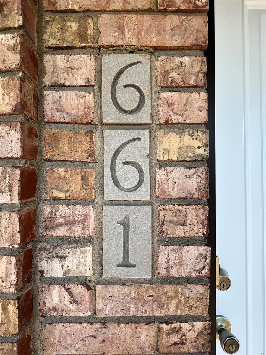 661 Lind Road St. Louis, MO 63125 - Photo 2 of 32