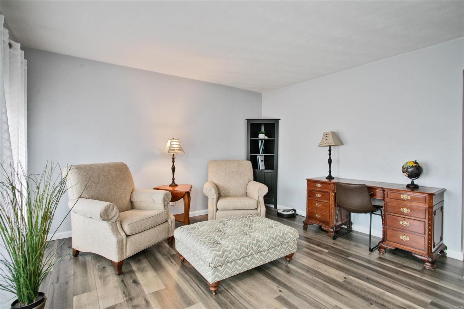 661 Lind Road St. Louis, MO 63125 - Photo 4 of 32