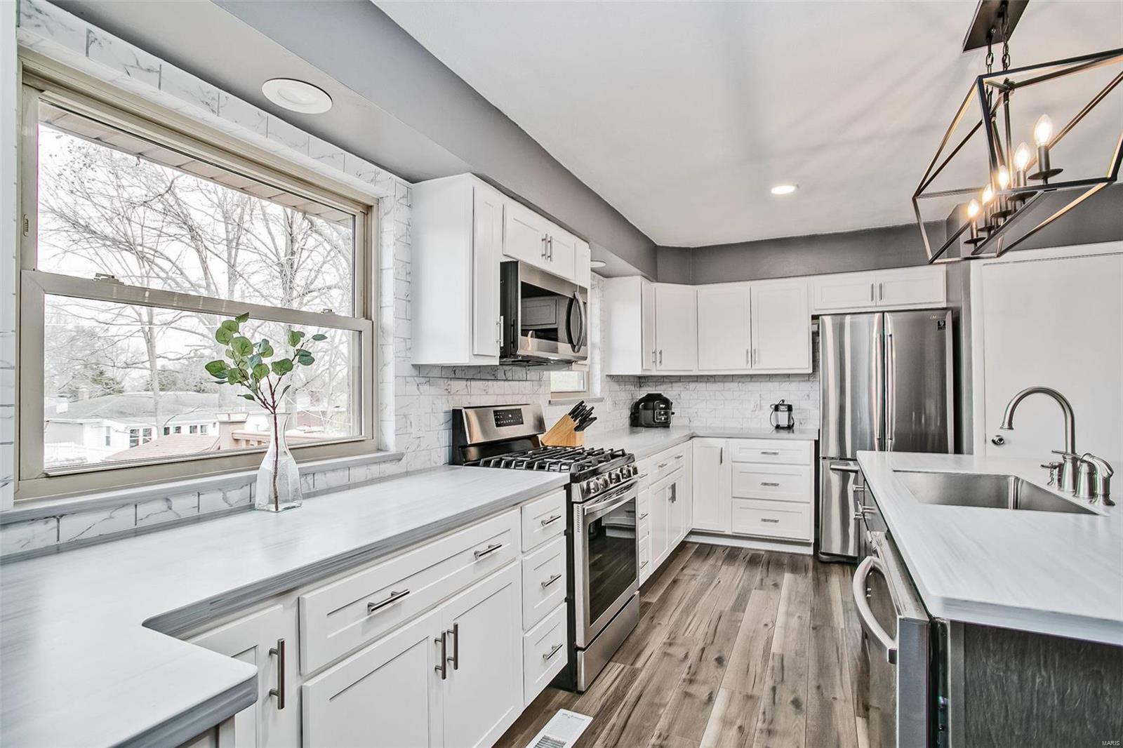 661 Lind Road St. Louis, MO 63125 - Photo 8 of 32