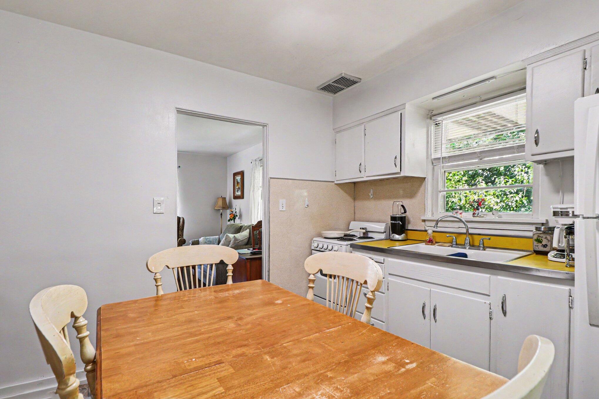 206 South Adams Street Hebron, IN 46341 - Photo 5 of 12 2038x1359