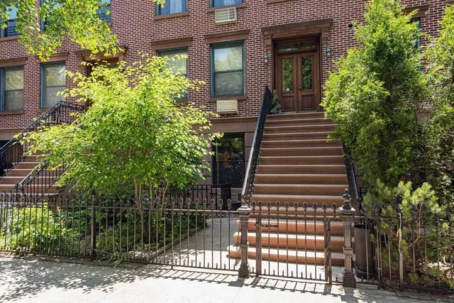 $2,500,000 | 464 Warren Street, Unit 1 | Boerum Hill