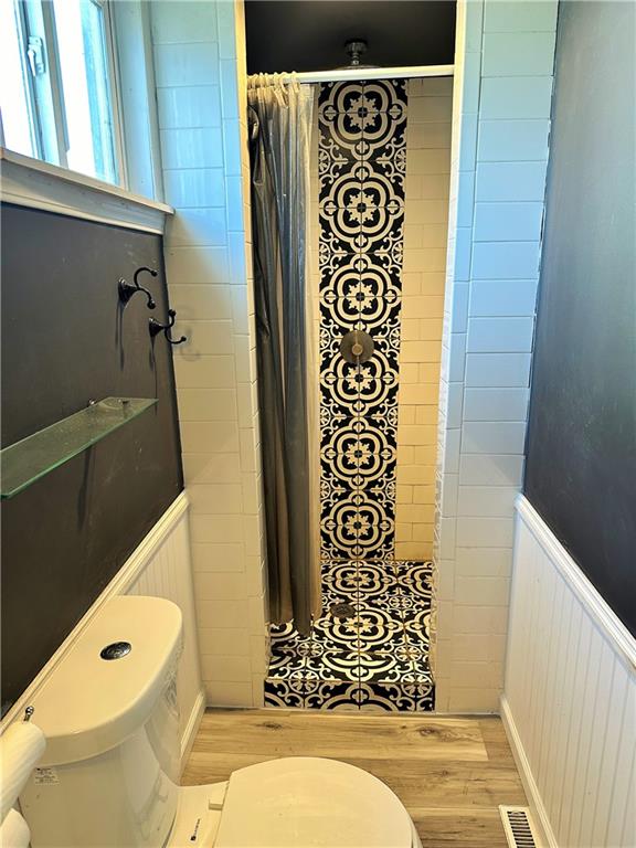 308 West Cherry Street New Castle, PA 16102 - Photo 13 of 25 a bathroom with a toilet and a shower curtain