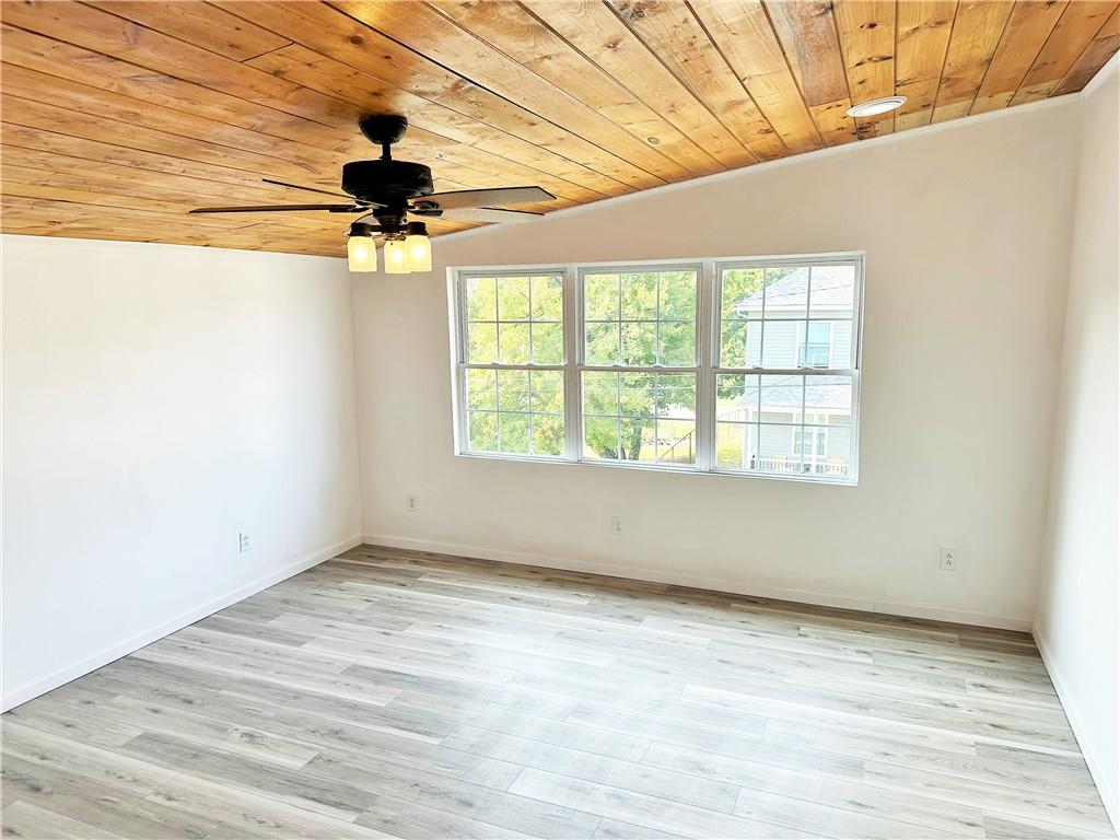 308 West Cherry Street New Castle, PA 16102 - Photo 22 of 25 an empty room with a window