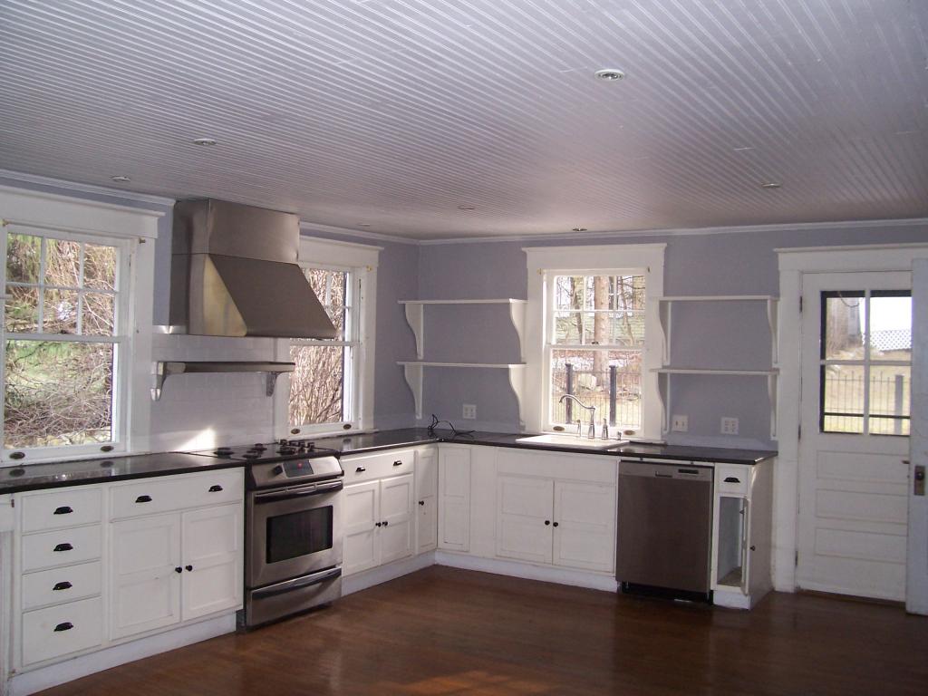 40 West Road Bennington, VT 05201 - Photo 2 of 22