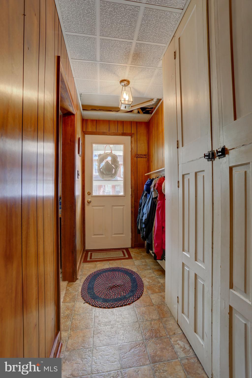 135 Front Street Lititz, PA 17543 - Photo 5 of 30 Foyer