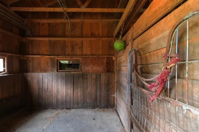 a view of a pathway of a house