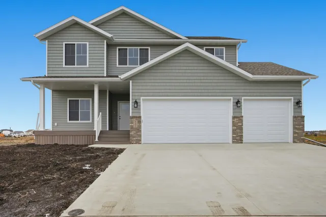 $549,900 | 8375 61st Street South, Horace, ND 58047