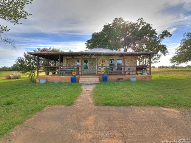 $690,000 | 17188 Wildhorse Pass, Marion, TX 78124