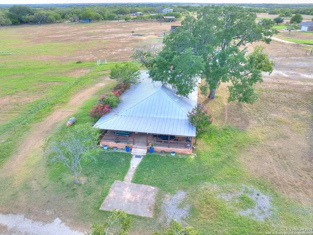 $690,000 | 17188 Wildhorse Pass, Marion, TX 78124