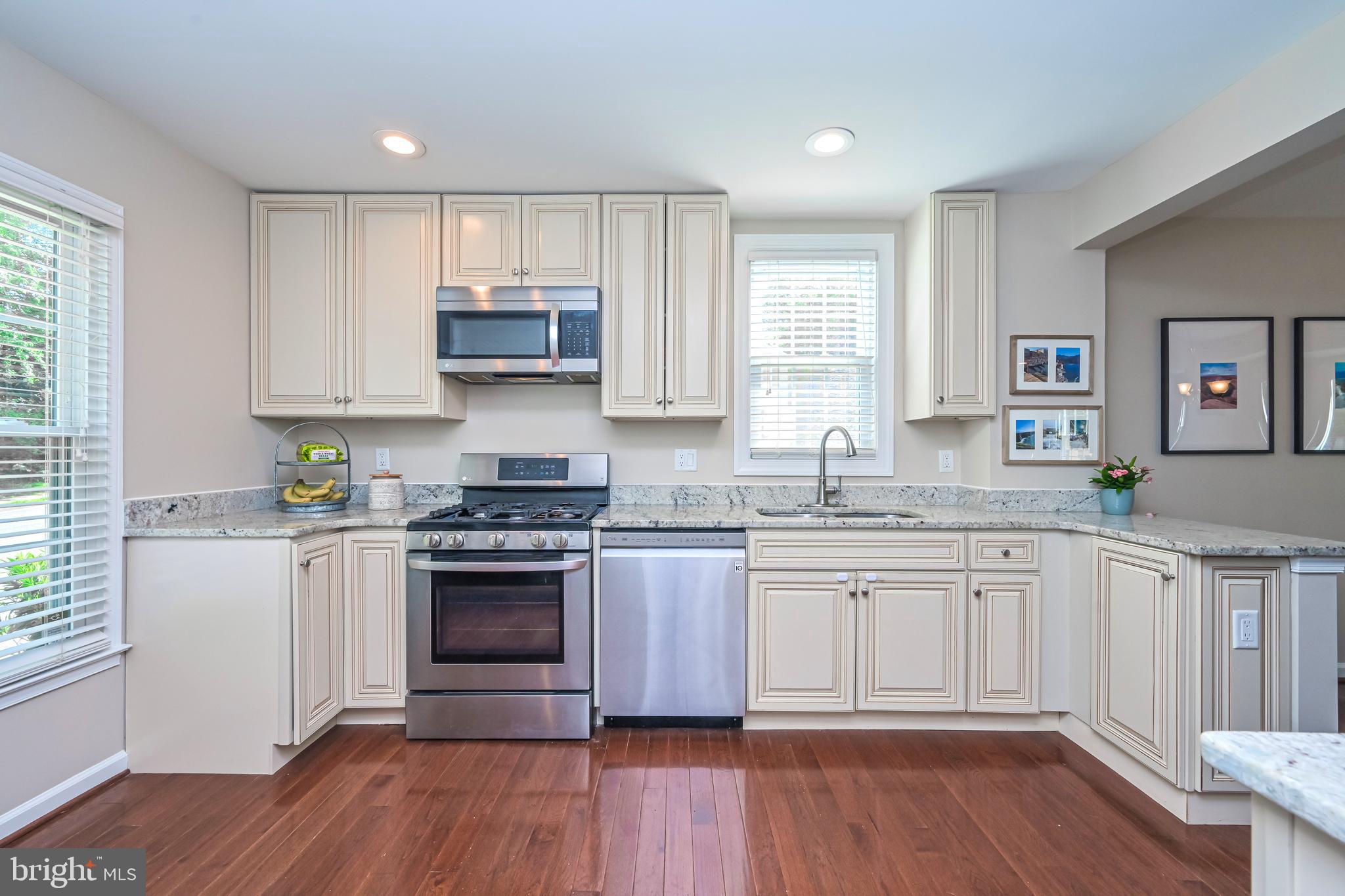 5310 Danbury Forest Drive Springfield, VA 22151 - Photo 11 of 42 Pearl-White Soft-closing Cabinetry