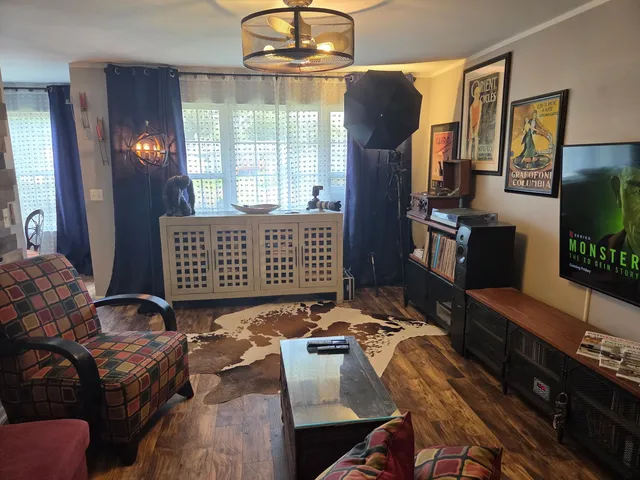 a view of a livingroom with furniture window and outside view