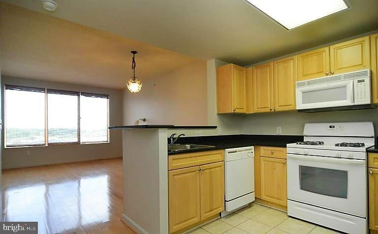 2726 Gallows Road, Unit 601 Vienna, VA 22180 - Photo 4 of 8