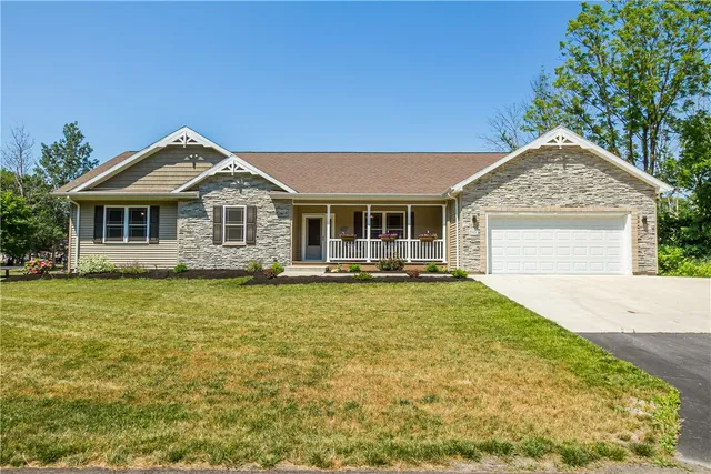 $449,900 | 8437 Roosevelt Drive, Royalton, NY 14067