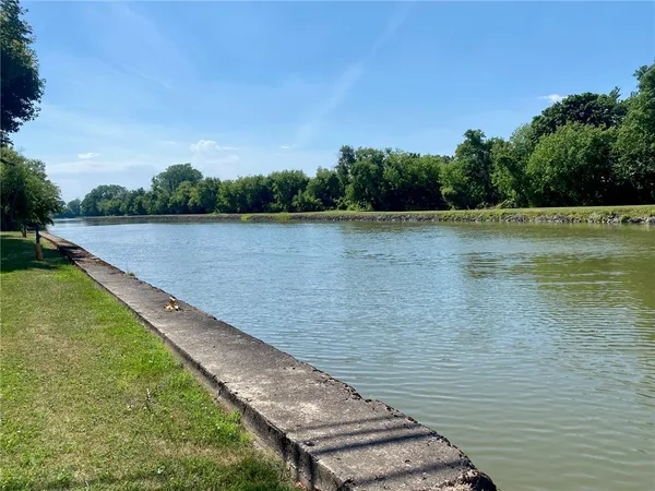 $449,900 | 8437 Roosevelt Drive, Royalton, NY 14067