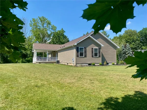 $449,900 | 8437 Roosevelt Drive, Royalton, NY 14067