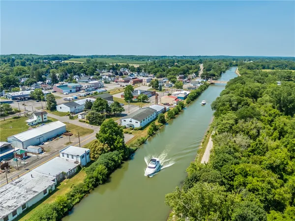 $449,900 | 8437 Roosevelt Drive, Royalton, NY 14067