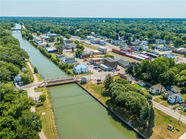 $449,900 | 8437 Roosevelt Drive, Royalton, NY 14067