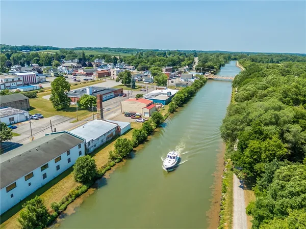 $449,900 | 8437 Roosevelt Drive, Royalton, NY 14067