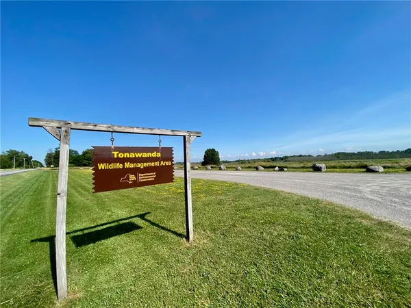 $449,900 | 8437 Roosevelt Drive, Royalton, NY 14067