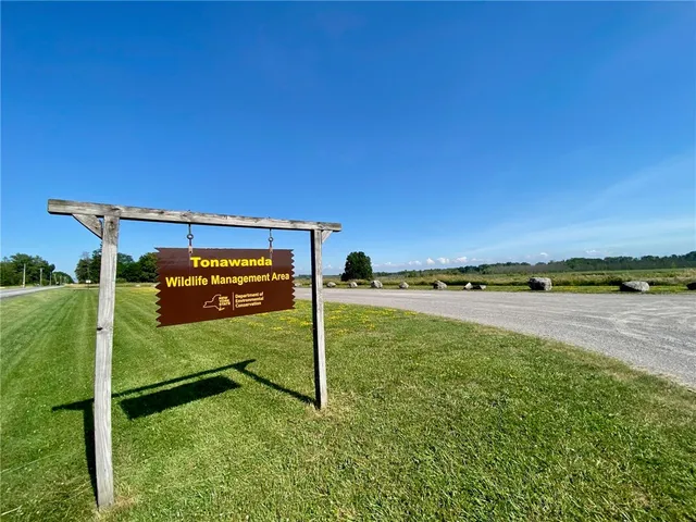 $449,900 | 8437 Roosevelt Drive, Royalton, NY 14067